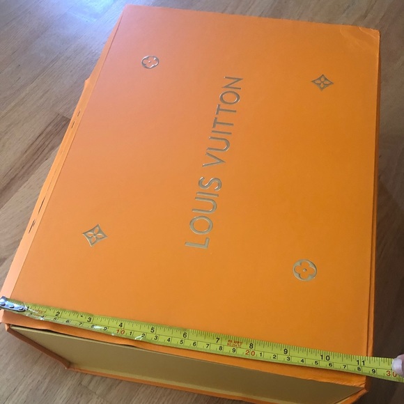 LV Holiday box - Picture 4 of 5